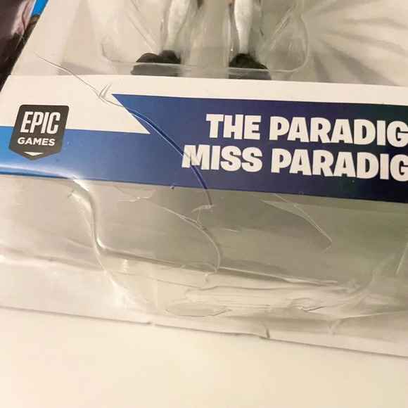 Fortnite The Paradigm Solo Mode Limited Edition 1/5000 Damaged Box - Picture 10 of 13